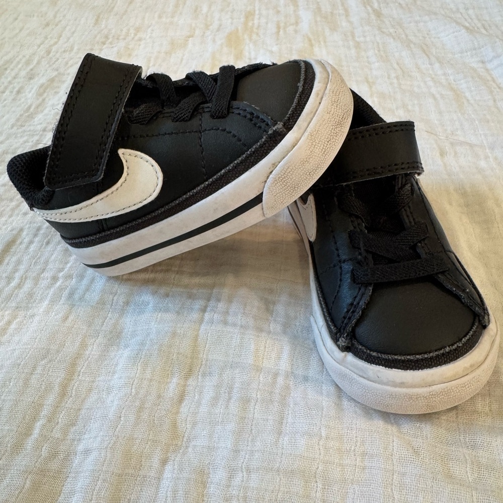 Nike Legacy Toddler / Baby Black and White Sneakers